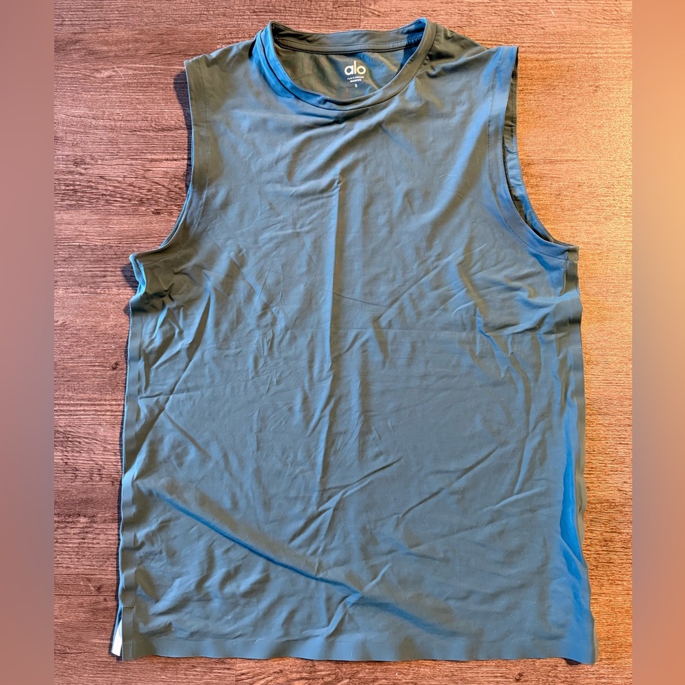 ALO Yoga Men’s Conquer Muscle Tank in Dark Green size S